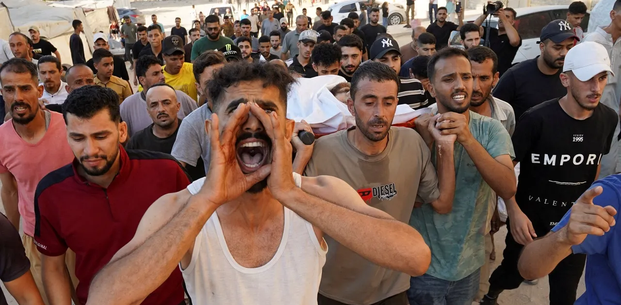شهيدان أحدهما طفلة بقصف الاحتلال مركبة في حي النصر 